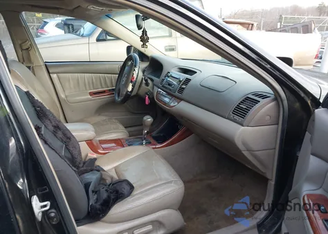 2003 Toyota Camry Xle z USA, uszkodzony, nr VIN 4T1BE32K83U171095